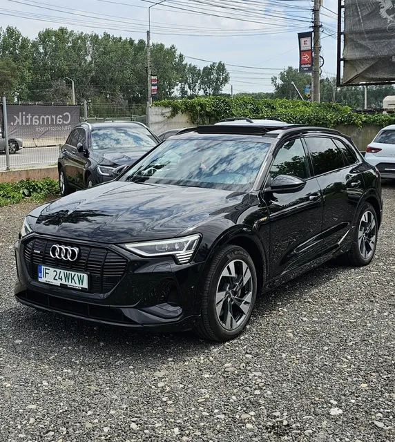 AUDI E-TRON