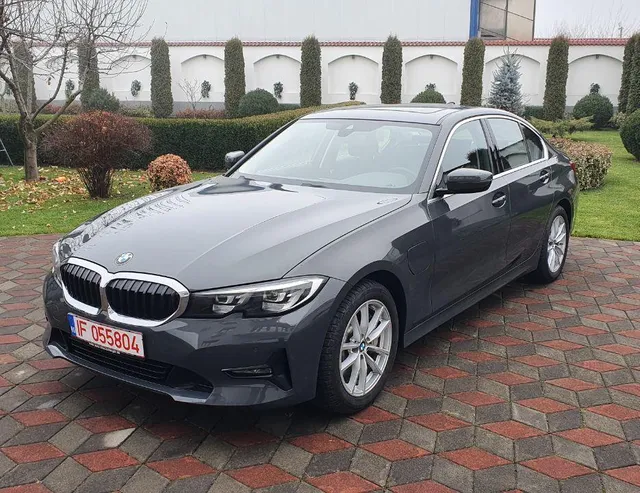 BMW 330E