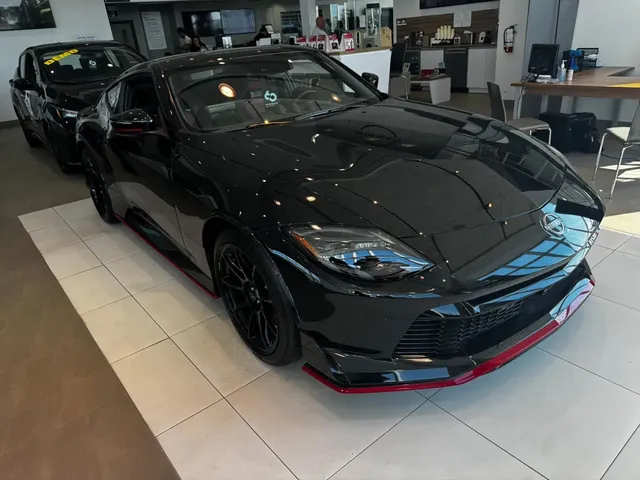 NISSAN NISSAN Z
