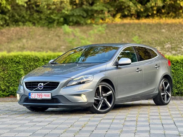 VOLVO V40