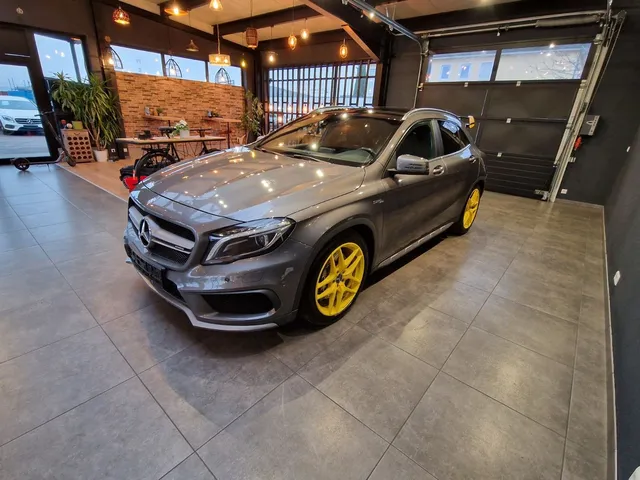 MERCEDES-BENZ GLA
