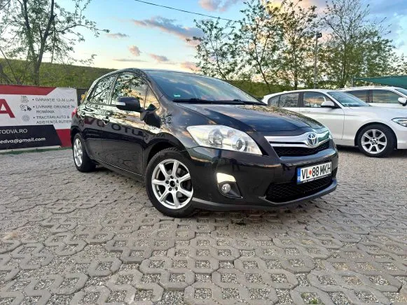 TOYOTA AURIS