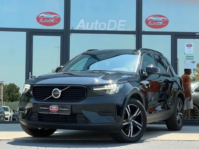 VOLVO XC40