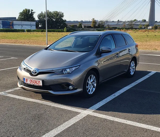 TOYOTA AURIS