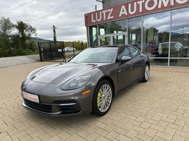 PORSCHE PANAMERA 4