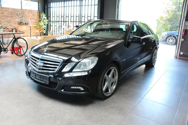MERCEDES-BENZ E CLASS