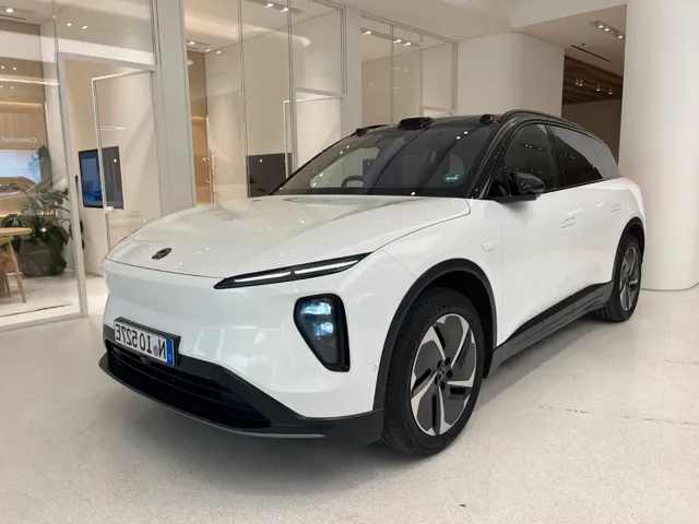 NIO EL6