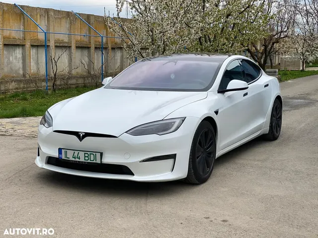 TESLA MODEL S