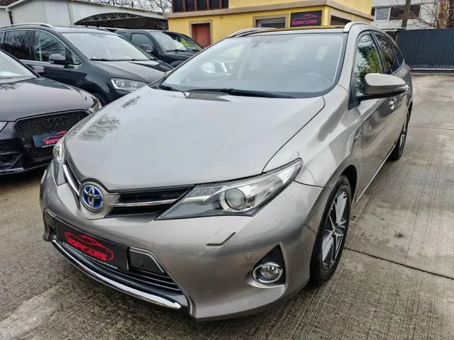 TOYOTA AURIS