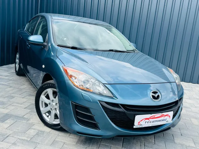 MAZDA 3