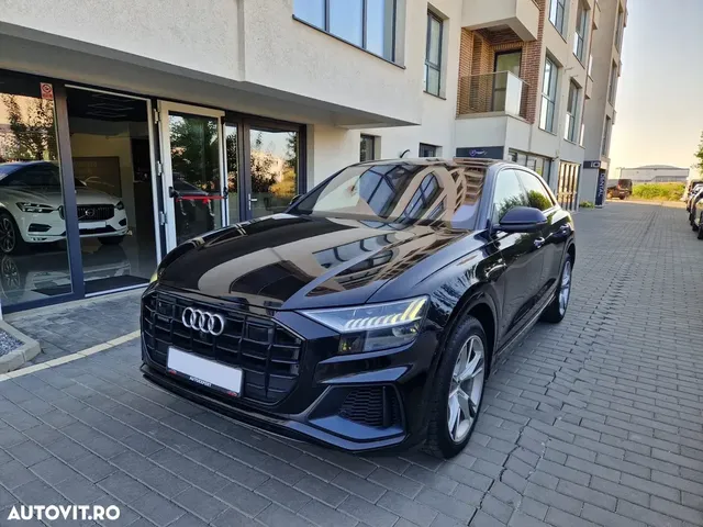 AUDI Q8