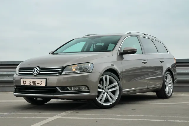 VOLKSWAGEN PASSAT