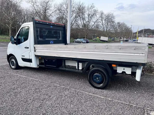 NISSAN NV