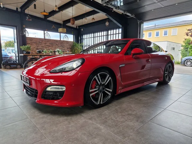 PORSCHE PANAMERA