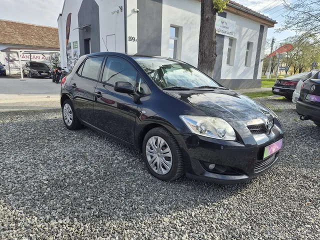 TOYOTA AURIS