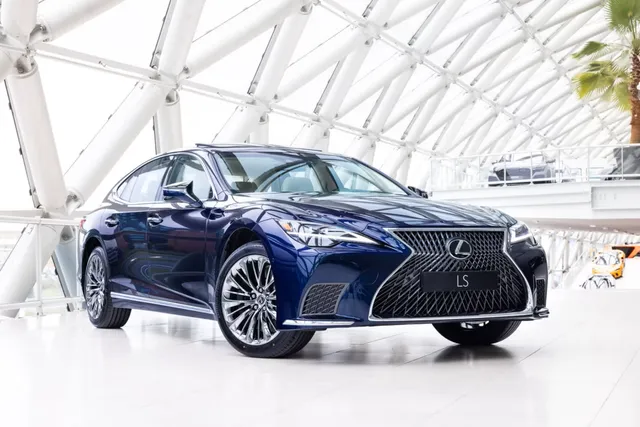 LEXUS LS