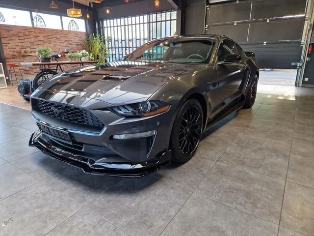 FORD MUSTANG