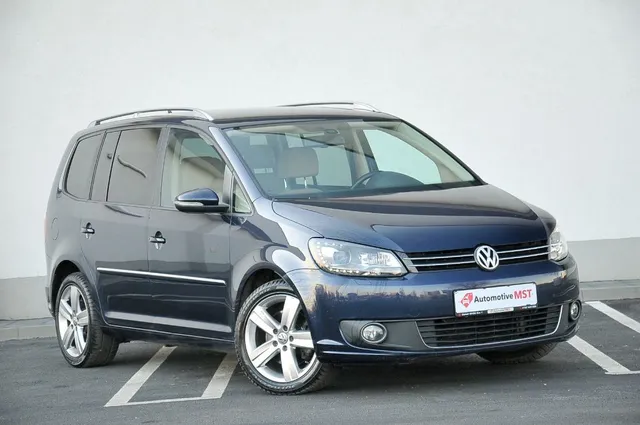 VOLKSWAGEN TOURAN