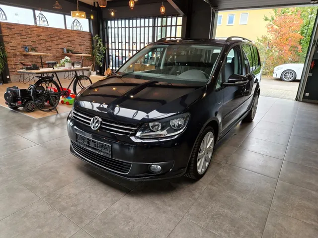 VOLKSWAGEN TOURAN