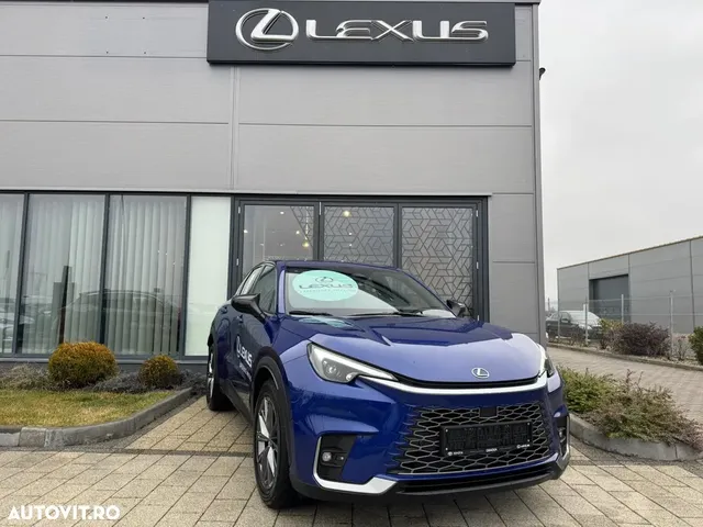 LEXUS LBX
