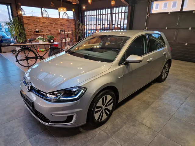 VOLKSWAGEN E GOLF