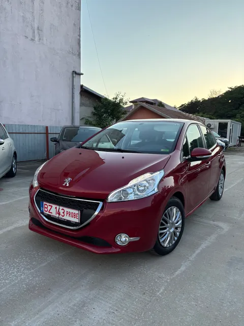 PEUGEOT 208