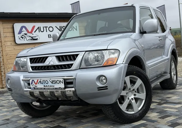 MITSUBISHI PAJERO