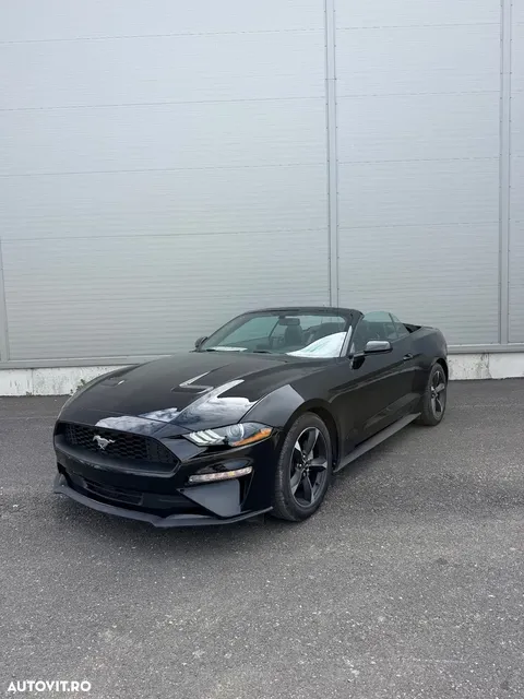 FORD MUSTANG