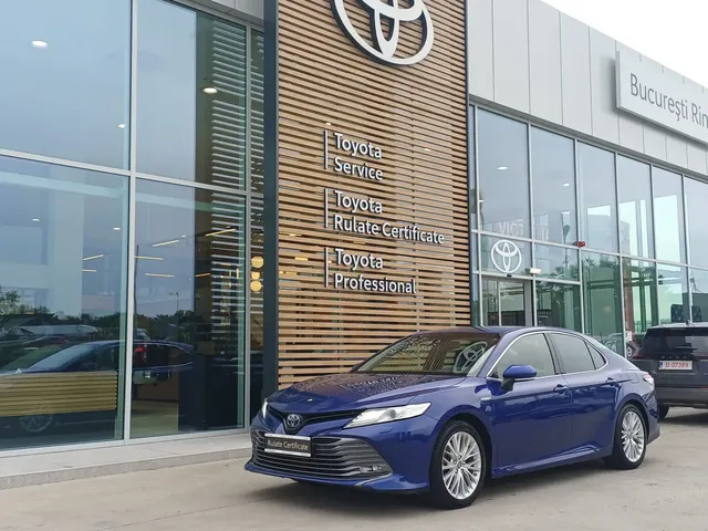 TOYOTA CAMRY
