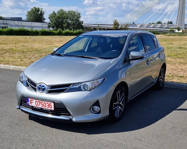 TOYOTA AURIS