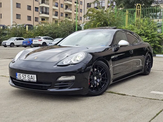 PORSCHE PANAMERA