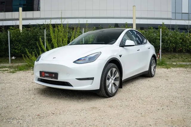 TESLA MODEL Y