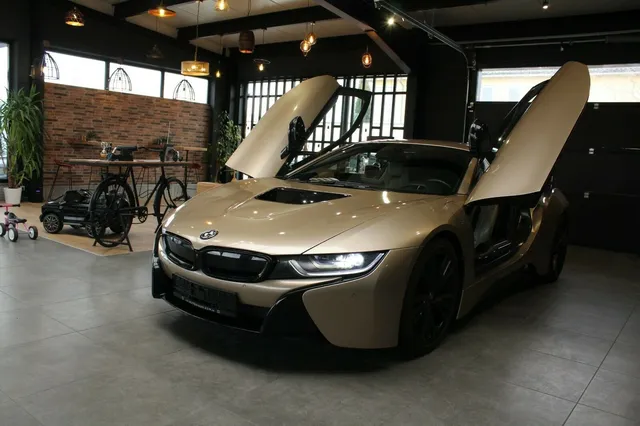 BMW I8