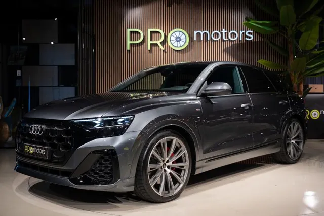 AUDI Q8