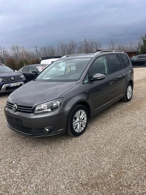 VOLKSWAGEN TOURAN
