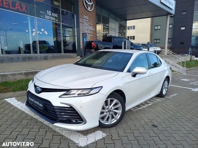 TOYOTA CAMRY