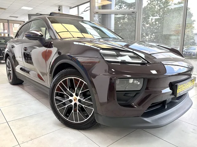 PORSCHE MACAN
