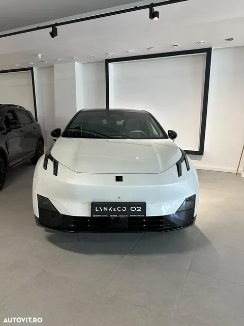 LYNK & CO 02