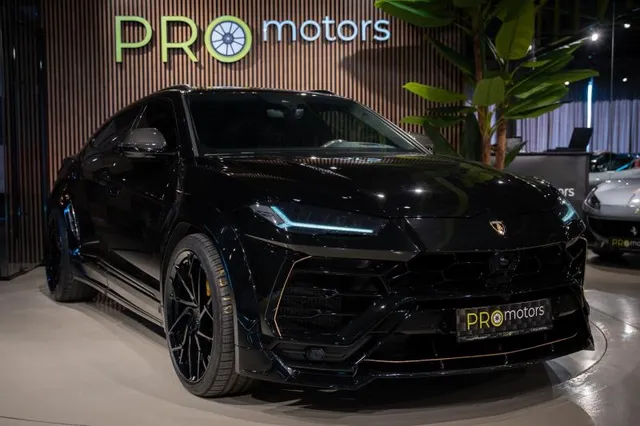 LAMBORGHINI URUS