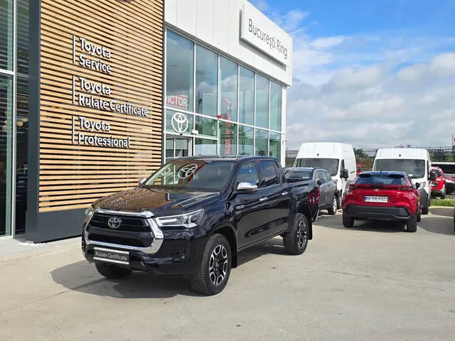 TOYOTA HILUX