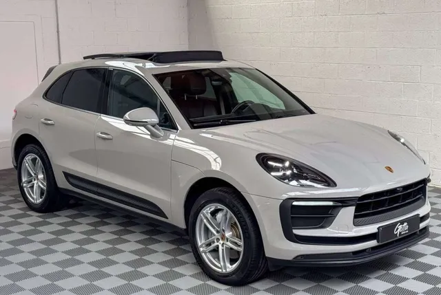 PORSCHE MACAN