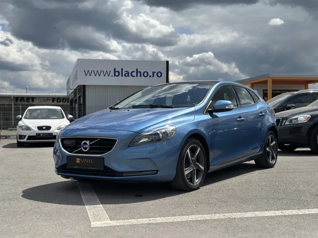 VOLVO V40