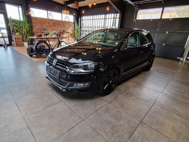 VOLKSWAGEN POLO