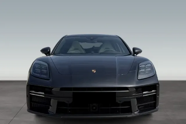 PORSCHE PANAMERA 4