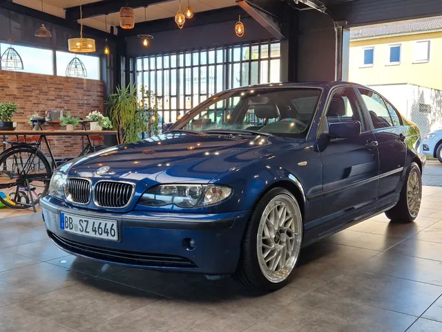 BMW 318I