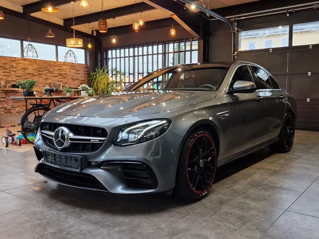 MERCEDES-BENZ E CLASS