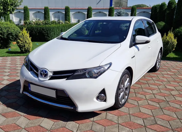TOYOTA AURIS