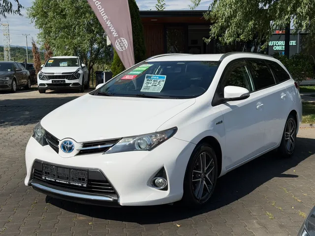 TOYOTA AURIS