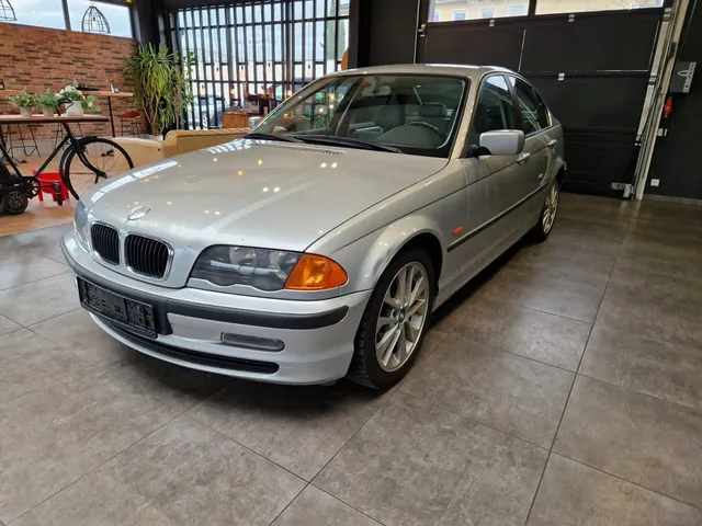BMW 320I