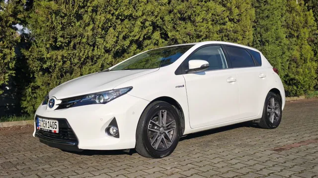 TOYOTA AURIS